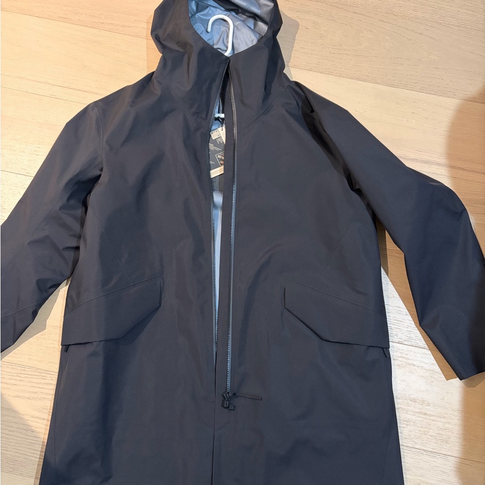Arcteryx Men's Black monitorJacket - Picture 3 of 9
